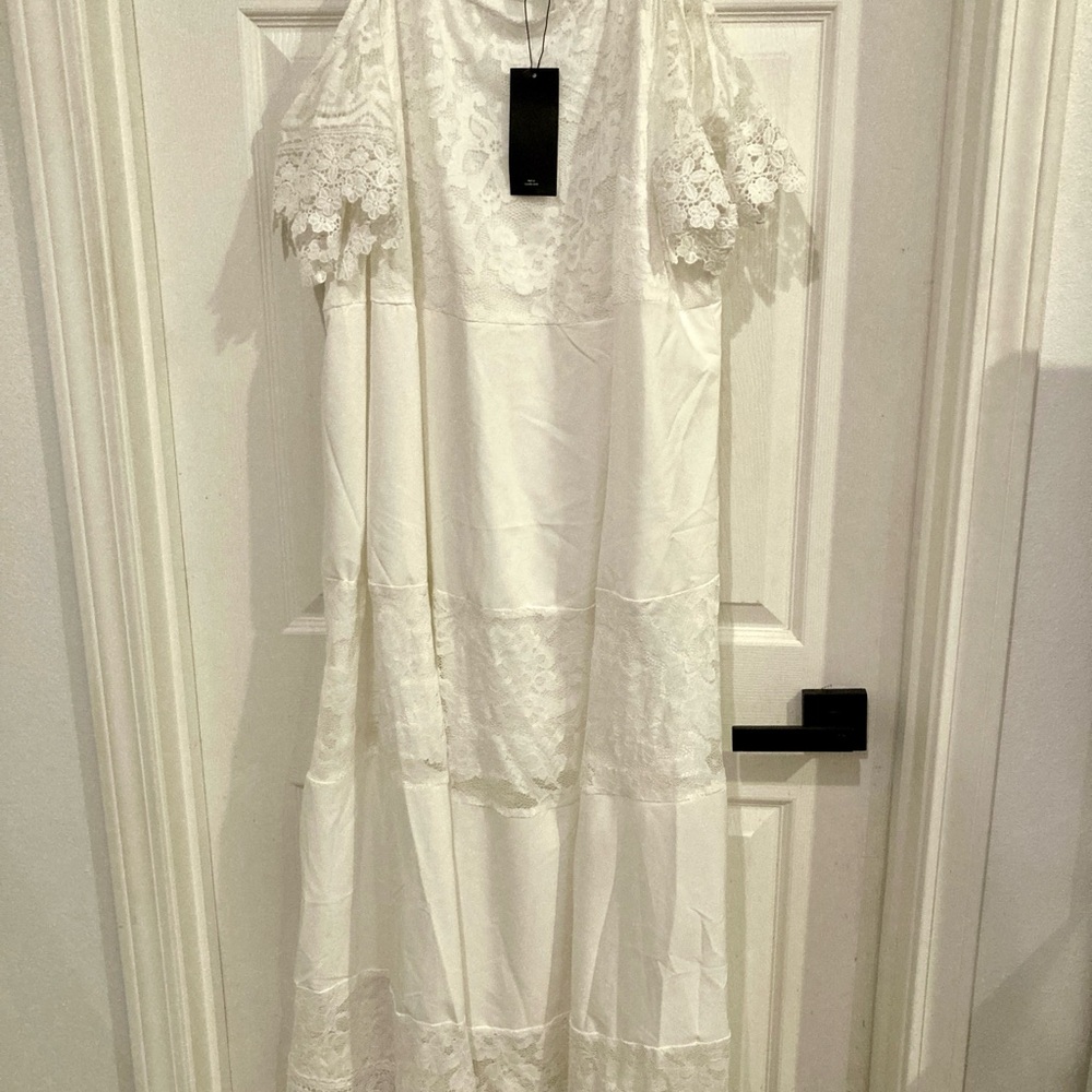 Elegant White Lace Maxi Dress